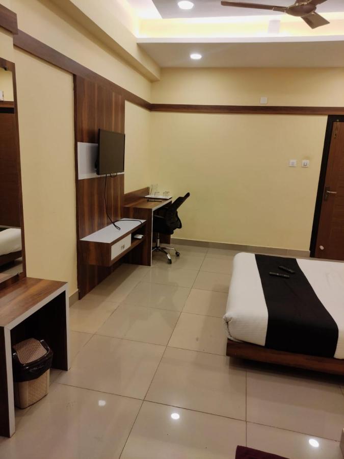 Hotel Keerthana Puttur Puttur  Exteriör bild