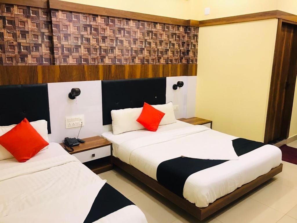 Hotel Keerthana Puttur Puttur  Exteriör bild