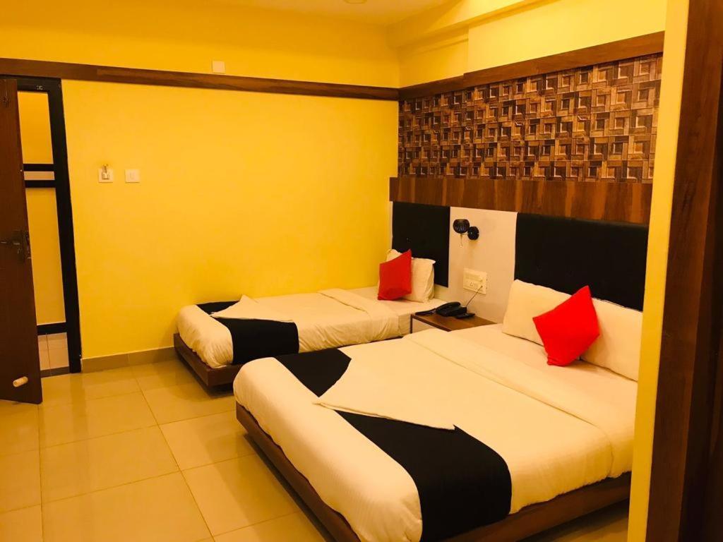 Hotel Keerthana Puttur Puttur  Exteriör bild